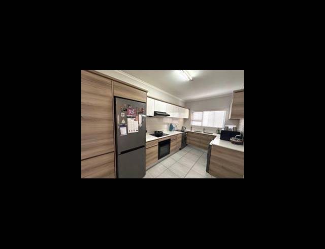 3 BEDROOM APARTMENT FOR SALE IN WATERFALL